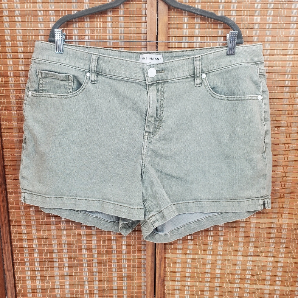 ♡ Lane Bryant  Light Gray Classic Denim Shorts Size 20